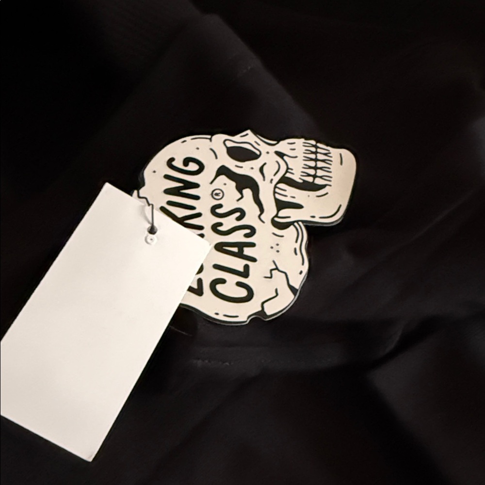 Lurking Class shirt with Skull Graphic and thermal sleeves size XXL NWT - Picture 3 of 4